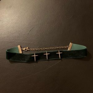 Green velvet choker